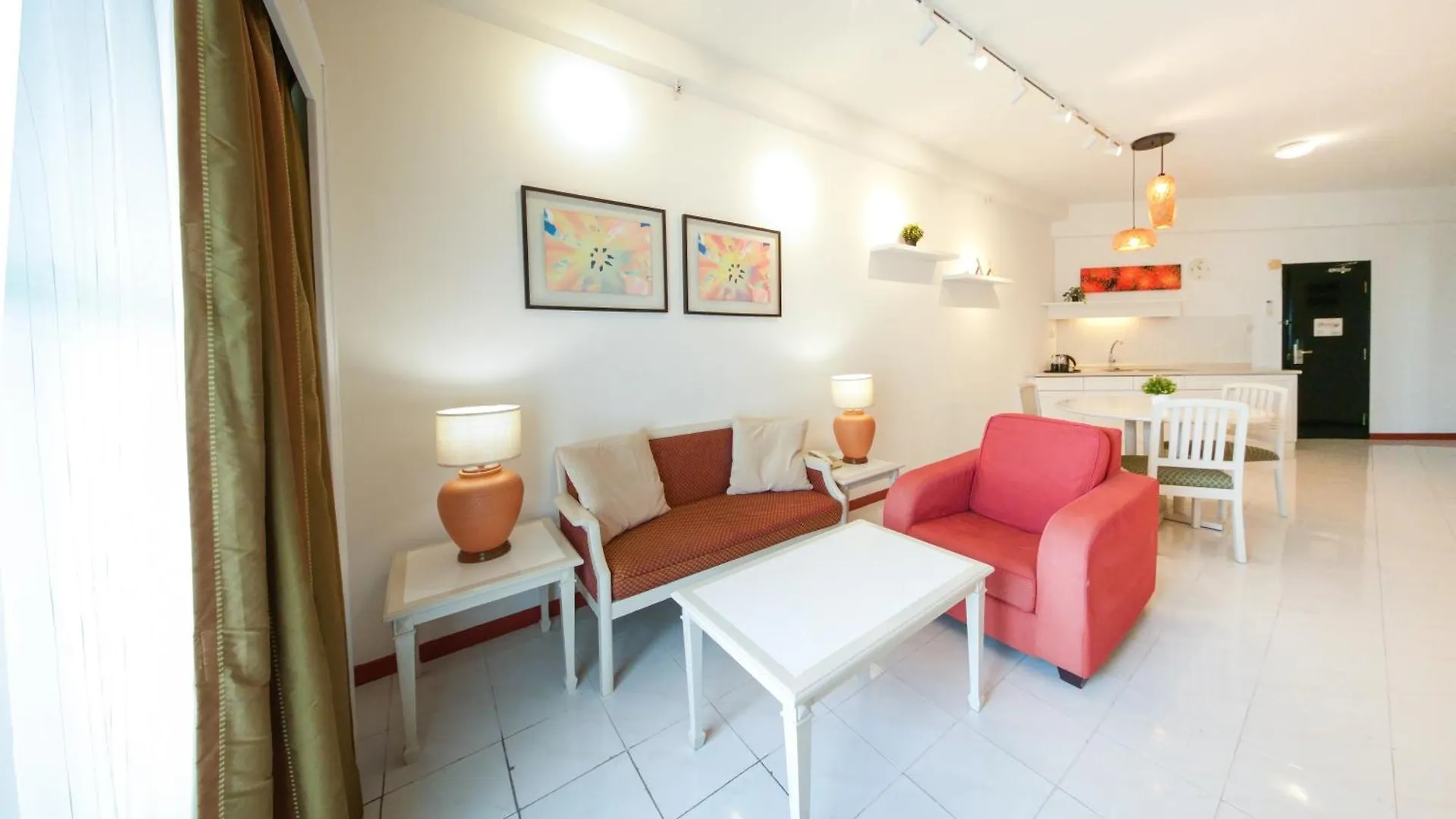 Rainbow Paradise Hotel With Beach At Tanjong Bungah Tanjung Bungah  Malesia