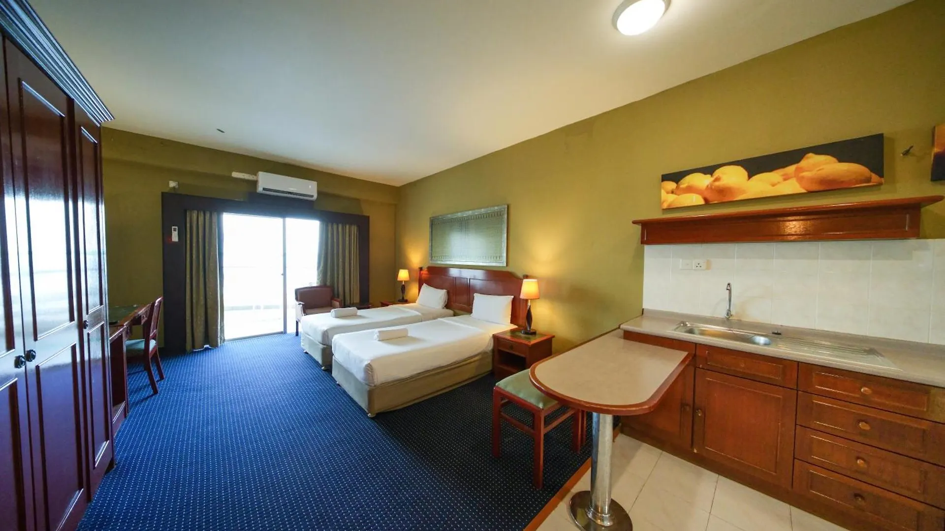Rainbow Paradise Hotel With Beach At Tanjong Bungah 丹绒武雅 马来西亚