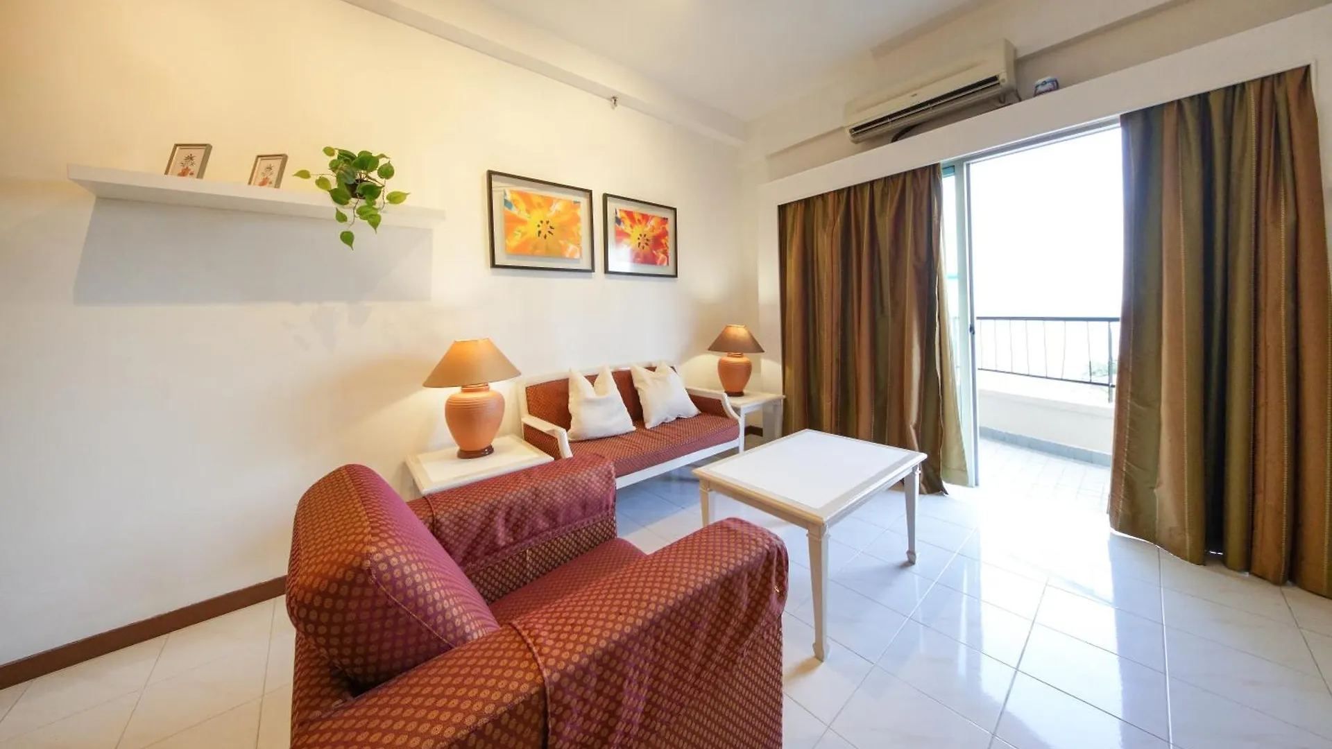 Rainbow Paradise Hotel With Beach At Tanjong Bungah 丹绒武雅
