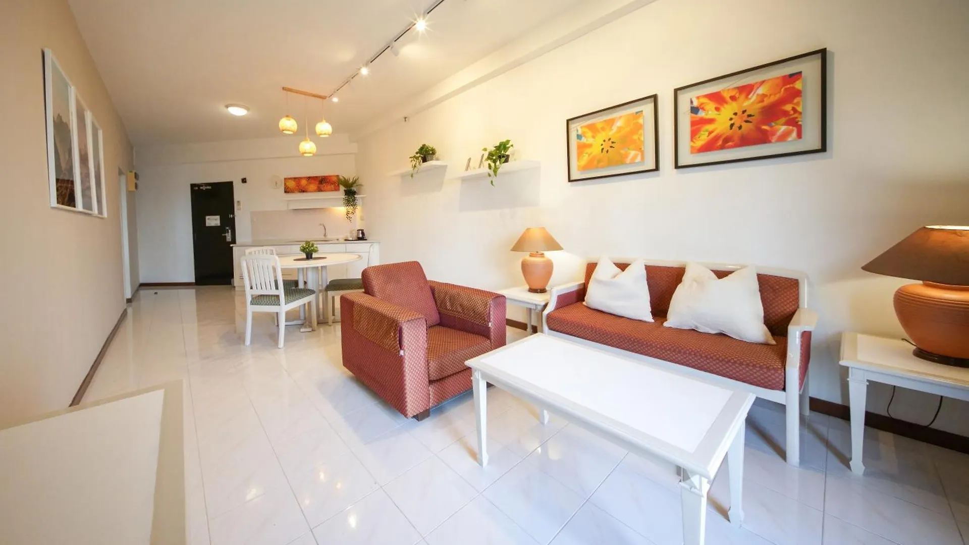 Rainbow Paradise Hotel With Beach At Tanjong Bungah 丹绒武雅