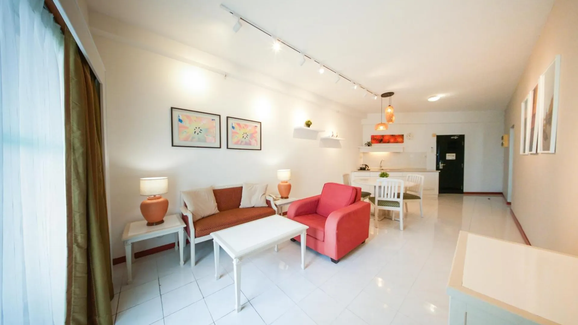 Rainbow Paradise Hotel With Beach At Tanjong Bungah 丹绒武雅 马来西亚