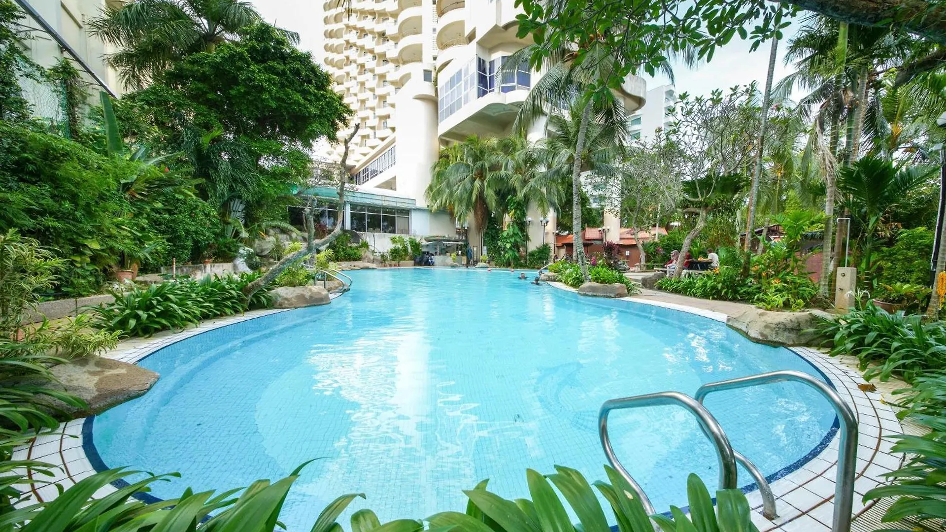 Rainbow Paradise Hotel With Beach At Tanjong Bungah 丹绒武雅 4*,  马来西亚